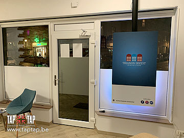 Écran vitrine pour agence immobilière TAPTAP